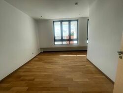 Makeway Avenue (D9), Terrace #566813411